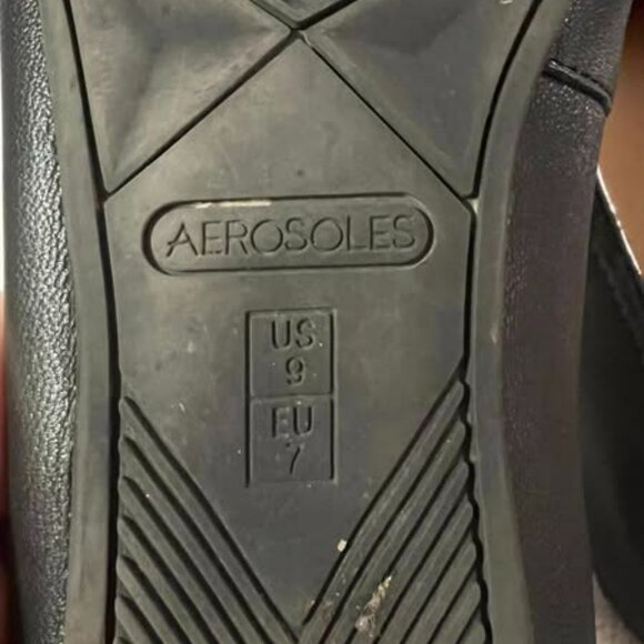 Size 9 - Aerosoles - Black Slip-On Flats - Picture 2 of 8